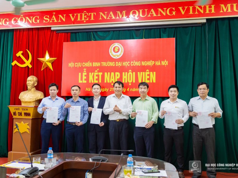 Video ảnh: Hội cựu chiến binh Đại học Công nghiệp Hà Nội kết nạp hội viên mới