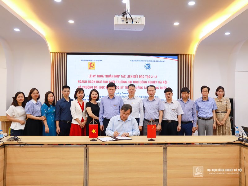 Video ảnh: Trường ĐHCNHN ký kết thỏa thuận hợp tác đào tạo với Trường Đại học Khoa học Kỹ thuật Quảng Tây