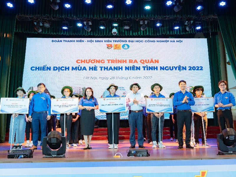 Video ảnh: Tuổi trẻ Trường Đại học Công nghiệp Hà Nội ra quân chiến dịch mùa hè thanh niên tình nguyện 2022