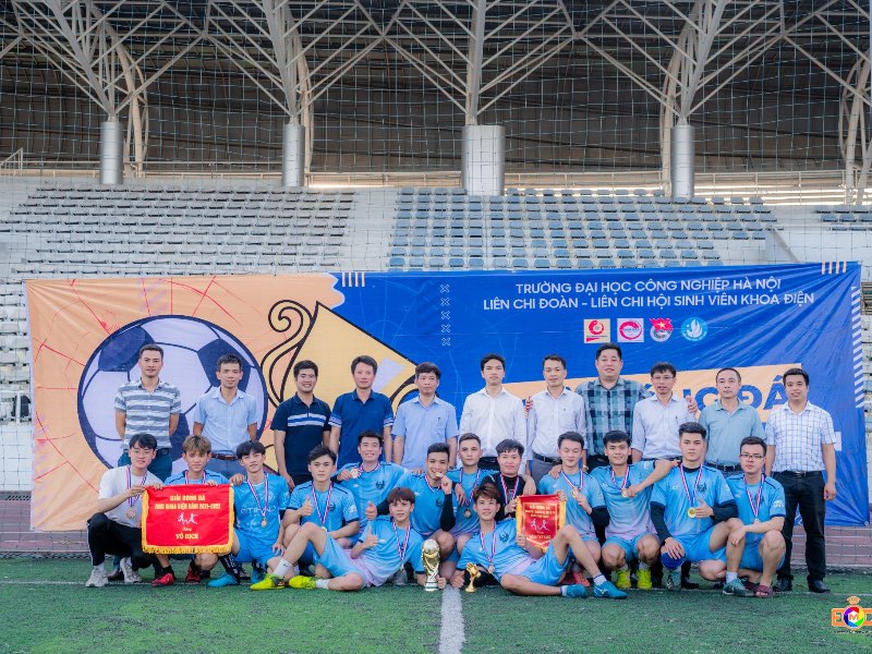 Video ảnh: Lễ bế mạc Giải bóng đá nam Khoa Điện năm học 2021 - 2022