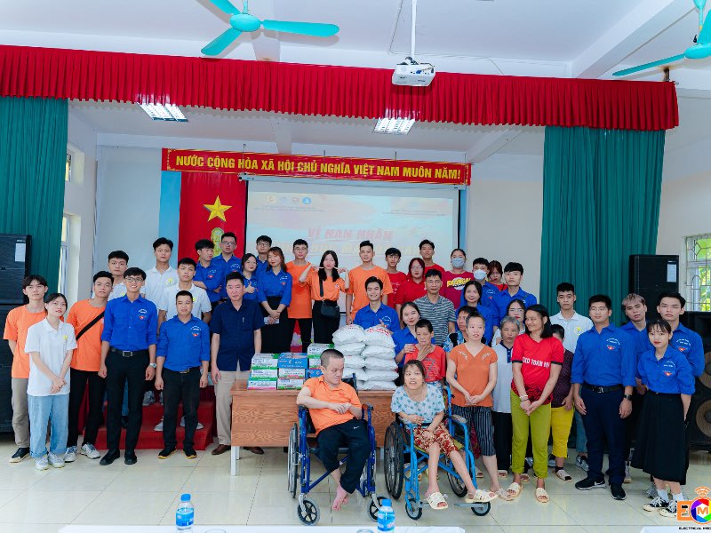 Video ảnh: Đoàn Thanh niên - Hội sinh viên khoa Điện tổ chức Chương trình thiện nguyện "Vì nạn nhân chất độc màu da cam"