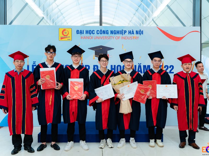 Video ảnh: Khoa Điện - Lễ bế giảng và trao bằng tốt nghiệp đại học năm 2022