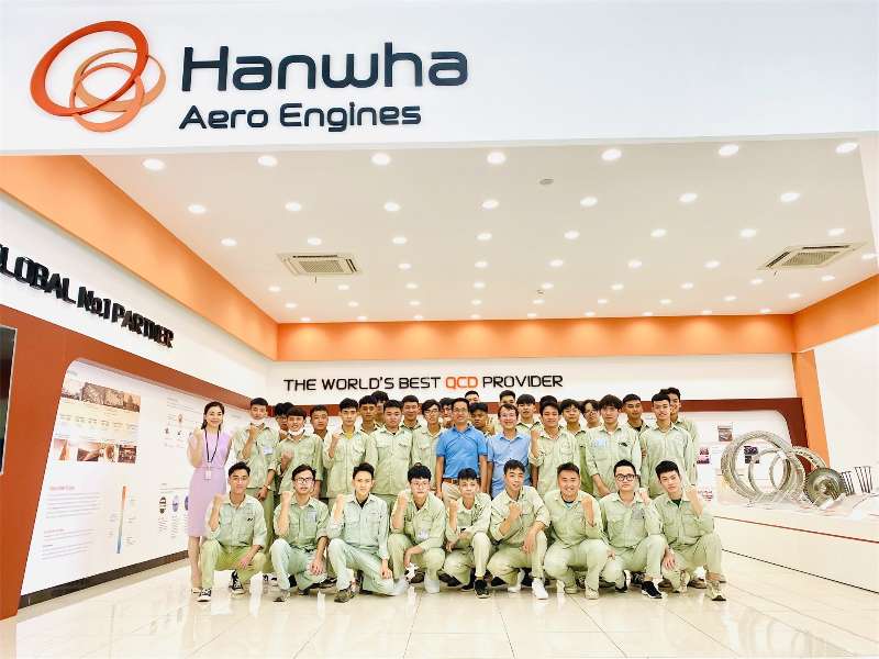 Video ảnh Sinh viên Trung tâm Việt Nhật trải nghiệm nhà máy sản xuất động cơ máy bay tại Việt Nam - Hanwha Aero Engines