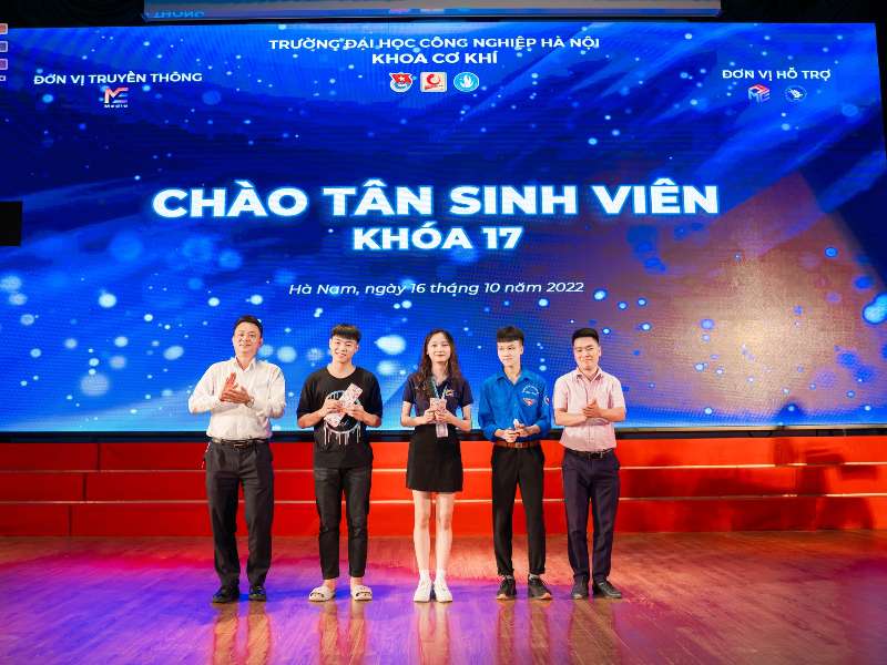 Video ảnh Khoa Cơ khí chào tân sinh viên khóa 17