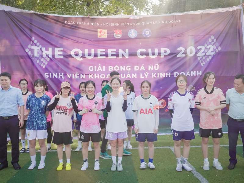 Video ảnh Khoa QLKD tổ chức giải bóng đá nữ “The Queen Cup 2022”