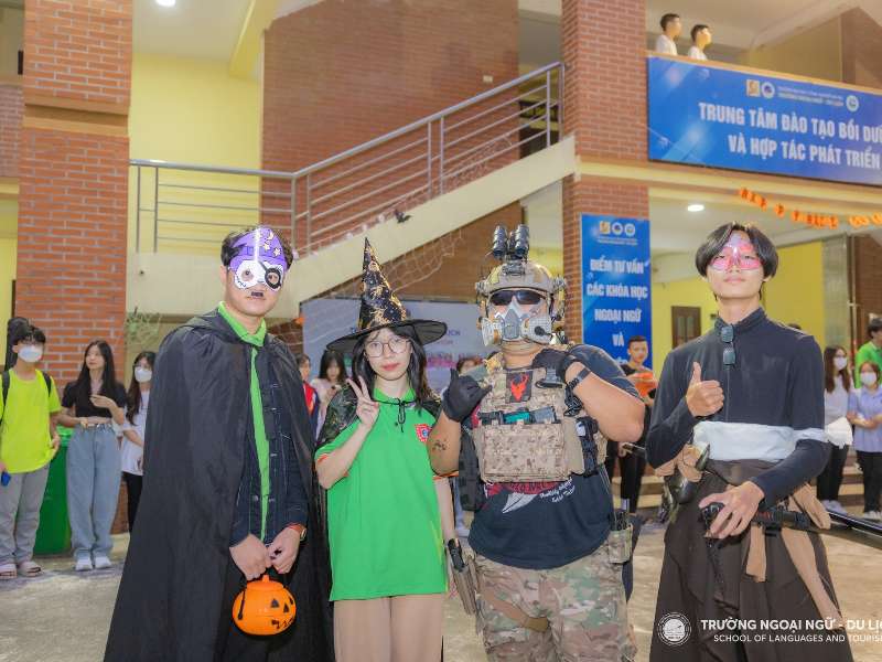 Video ảnh CLB Tiếng Anh E4U Trường Ngoại ngữ Du lịch tổ chức Halloween