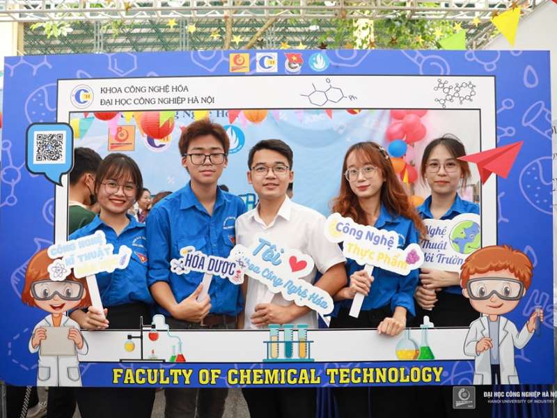 Khoa CN Hóa tại Ngày hội chào đón tân sinh viên "Welcome to HaUI" 2023