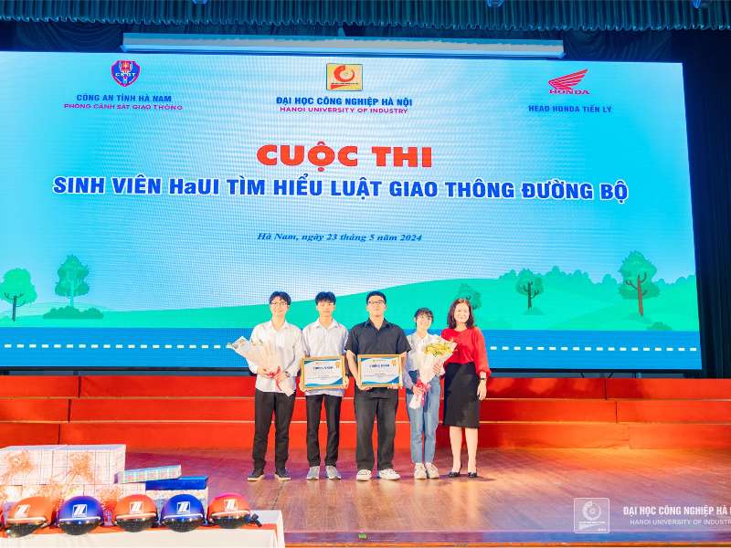 Đẩy mạnh tuyên truyền, phổ biến Luật Giao thông đường bộ cho sinh viên Đại học Công nghiệp Hà Nội