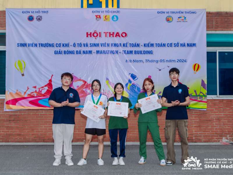 Khoa Kế toán - Kiểm toán: Hội khỏe sinh viên khóa 18