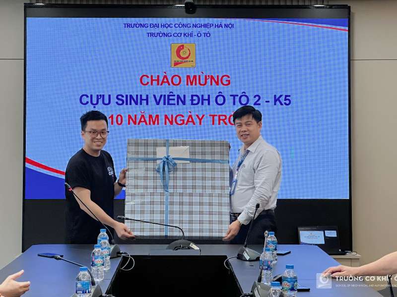 Trường Cơ khí - Ô tô: Cựu sinh viên Đại học Ô tô 2 - K5, 10 năm ngày trở về