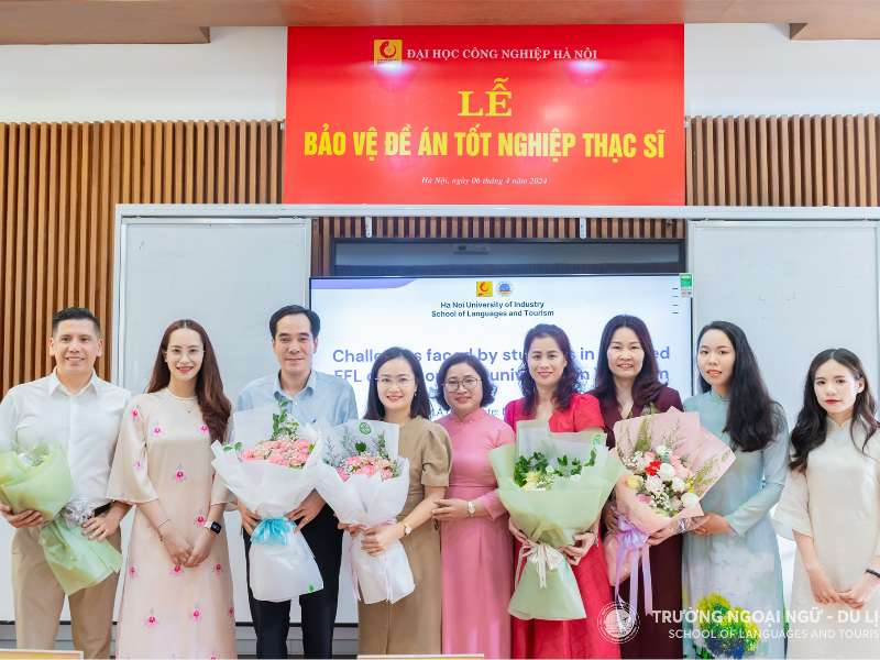 Trường Ngoại ngữ - Du lịch: Bảo vệ đề án tốt nghiệp thạc sĩ cho học viên cao học ngành Ngôn ngữ Anh