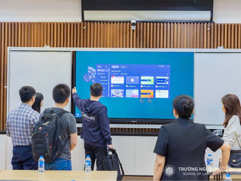 Trường Ngoại ngữ - Du lịch: Phát triển hệ thống học tập kết hợp Hybrid Learning tại Đại học Công nghiệp Hà Nội lên một tầm cao mới