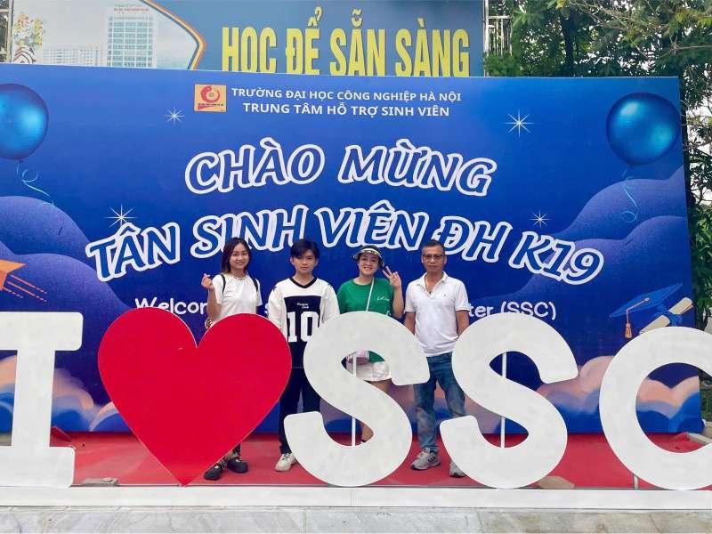 Trung tâm Hỗ trợ sinh viên chào đón hơn 1500 tân sinh viên vào ở nội trú