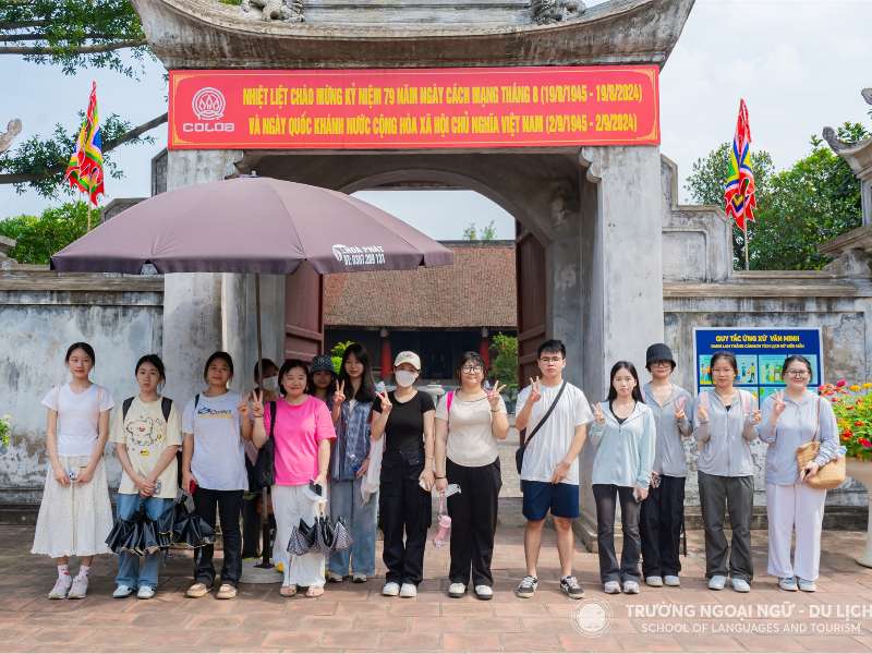 SLT: Sinh viên nước ngoài học tiếng Việt thông qua hoạt động trải nghiệm tại Khu Di tích Thành Cổ Loa, Đông Anh