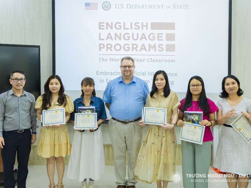 SLT: Workshop “Sử dụng trí tuệ nhân tạo (AI) trong giảng dạy tiếng Anh”