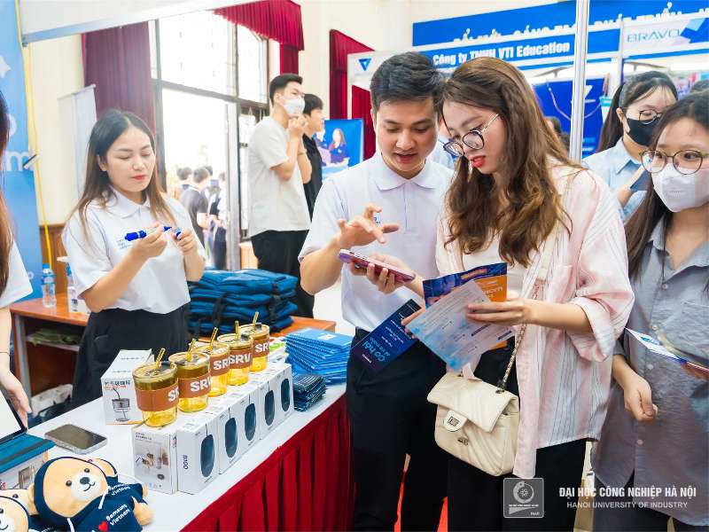 Job Fair 2024 – Mang nhiều cơ hội việc làm hấp dẫn đến với sinh viên ngành Công nghệ thông tin