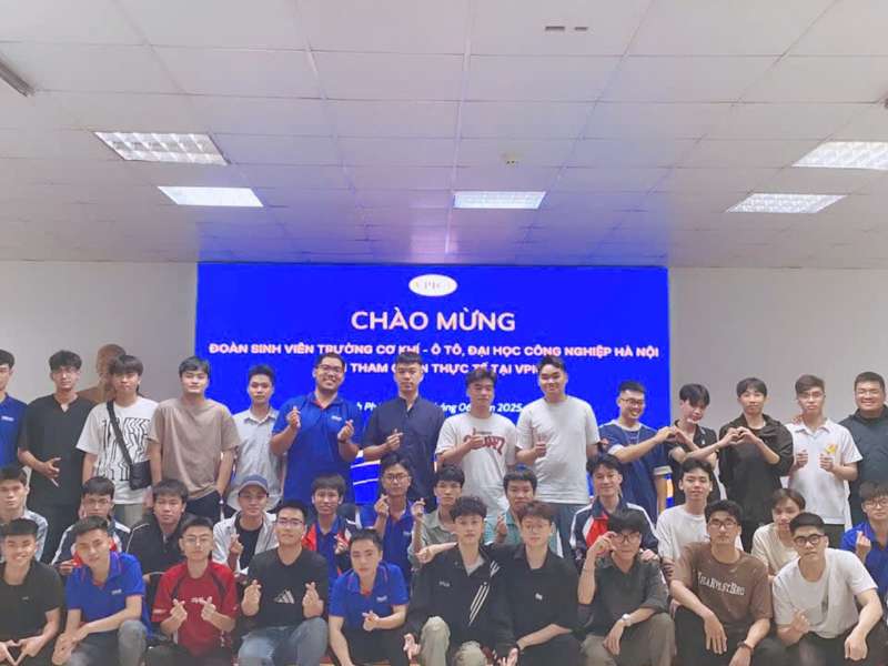 Sinh viên trường Cơ khí Ô tô trải nghiệm thực tế tại Công ty TNHH Công nghiệp chính xác Việt Nam 1