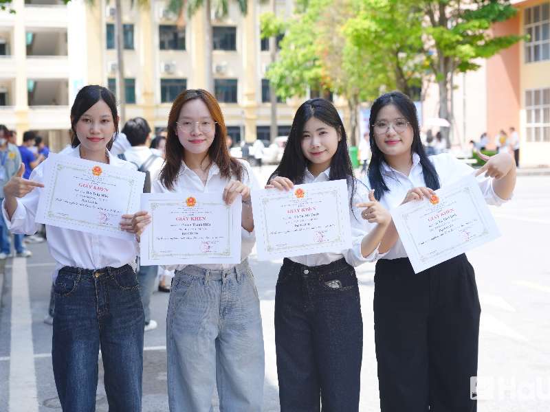 Phóng sự tổng kết và trao giải sinh viên nghiên cứu khoa học năm 2025