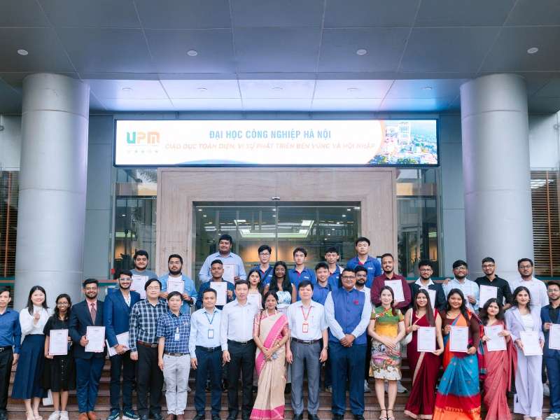 Hành trình giao lưu học thuật và văn hoá tại HaUI của đoàn giảng viên, sinh viên Trường Đại học JIS ( Ấn Độ