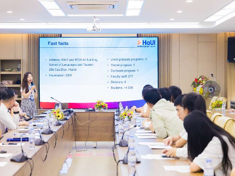Gặp mặt sinh viên, học viên thạc sĩ Trường Đại học KHKT Quảng Tây