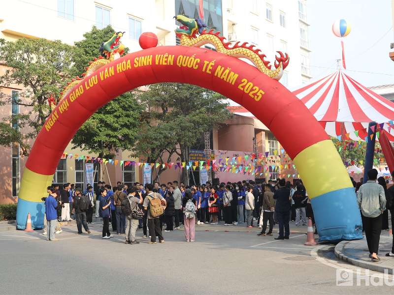 Ngày hội giao lưu văn hóa sinh viên quốc tế đặc sắc tại Đại học Công nghiệp Hà Nội