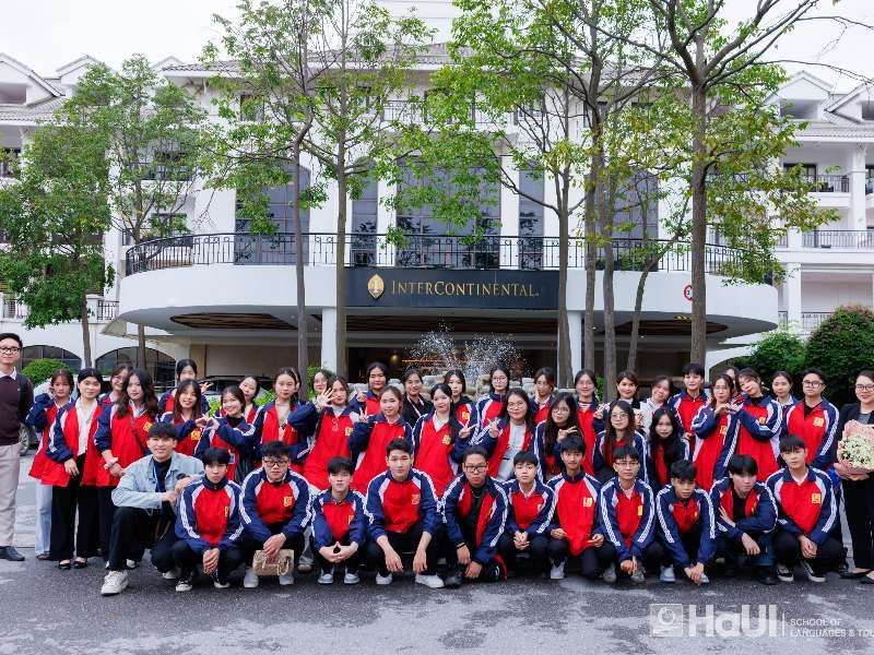 Buổi tham quan, học tập thực tế tại Sunset Bar – Khách sạn 5 sao InterContinental Hanoi Westlake