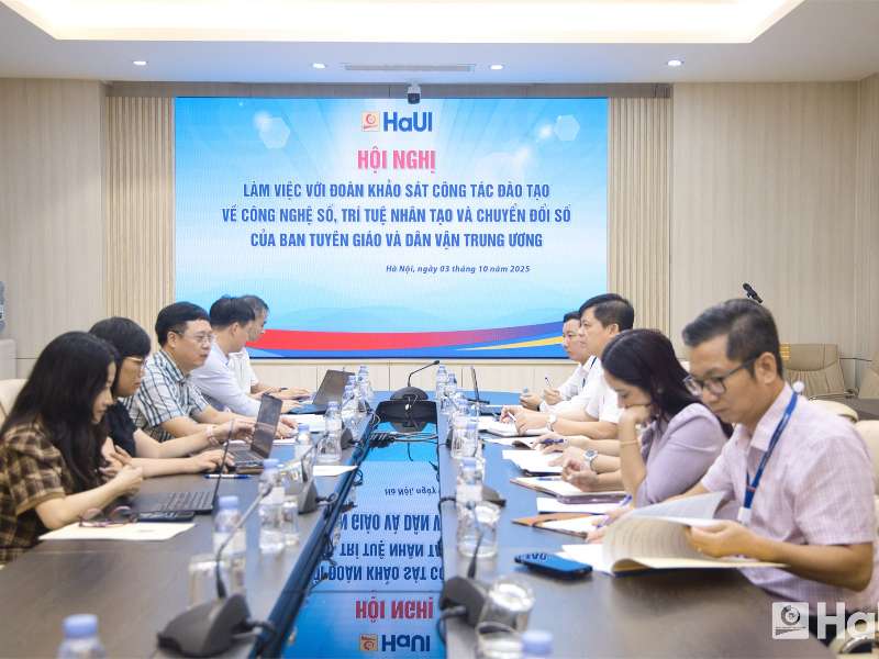 Làm việc với Đoàn khảo sát công tác đào tạo về Công nghệ số, trí tuệ nhân tạo và chuyển đổi số của Ban Tuyên giáo và Dân vận Trung ương