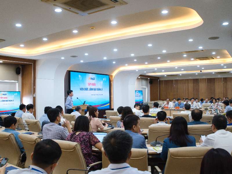 Tập huấn viên chức lãnh đạo, quản lý