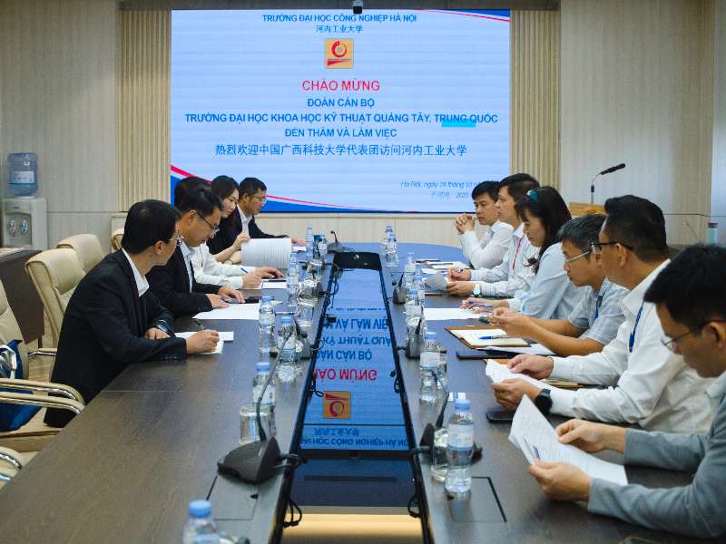 Tiếp đón đoàn cán bộ Trường Đại học Khoa học kỹ thuật Quảng Tây, Trung Quốc