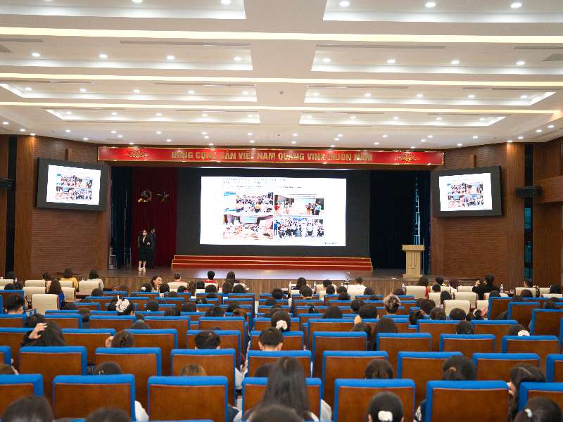 Tọa đàm “Định hướng nghề nghiệp cho sinh viên K20 của Khoa Công nghệ May và Thiết kế thời trang - Vững bước tương lai”