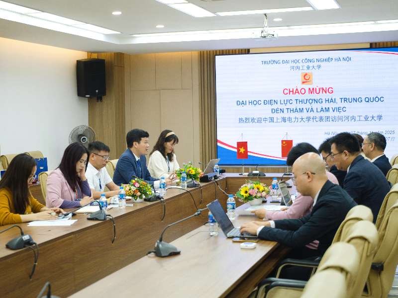 Đón tiếp đoàn cán bộ Trường Đại học Điện lực Thượng Hải, Trung Quốc