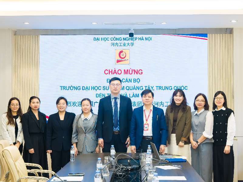 Đón tiếp đoàn cán bộ Trường Đại học Sư phạm Quảng Tây