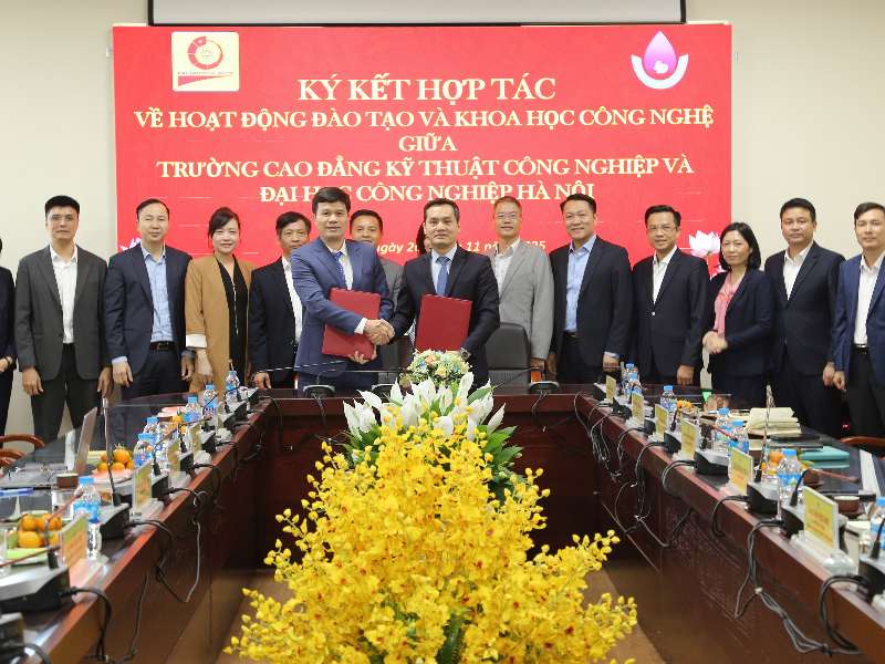 Ký thoả thuận hợp tác về hoạt động đào tạo, khoa học công nghệ với Trường Cao đẳng Kỹ thuật Công nghiệp