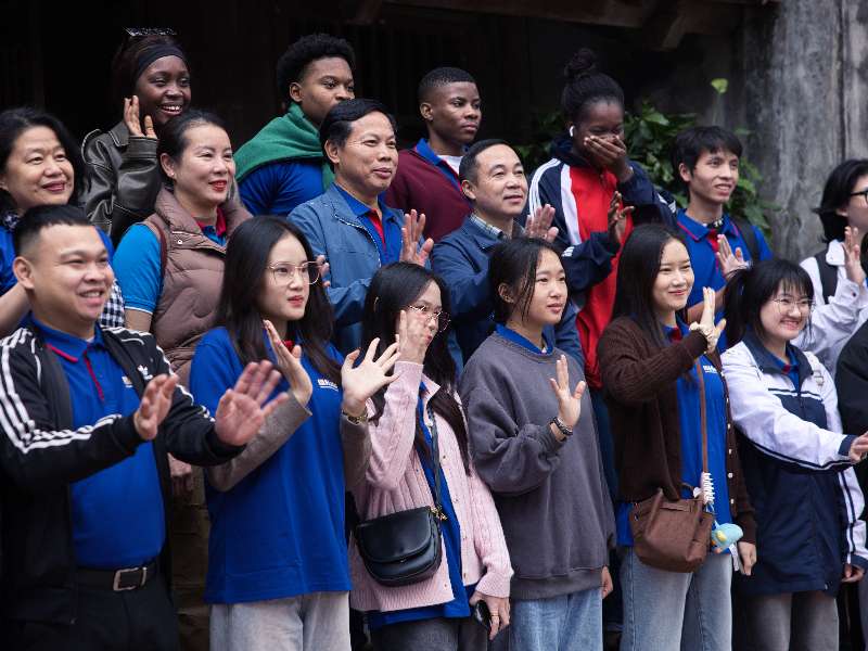 Sinh viên quốc tế Giao lưu, tìm hiểu lịch sử, văn hoá, phong tục Việt Nam