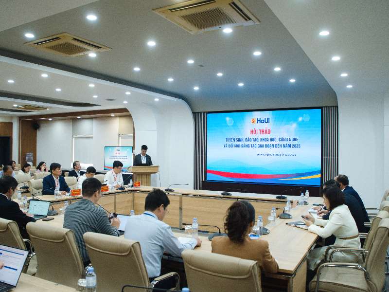 Hội thảo "Tuyển sinh, Đào tạo, Khoa học, Công nghệ và Đổi mới sáng tạo giai đoạn đến năm 2035"