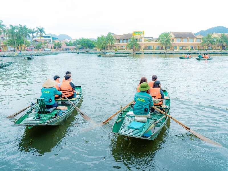 Hoạt động ngoại khóa tại Ninh Bình cho học sinh Trường Hoa Kiều Quảng Tây, Trung Quốc