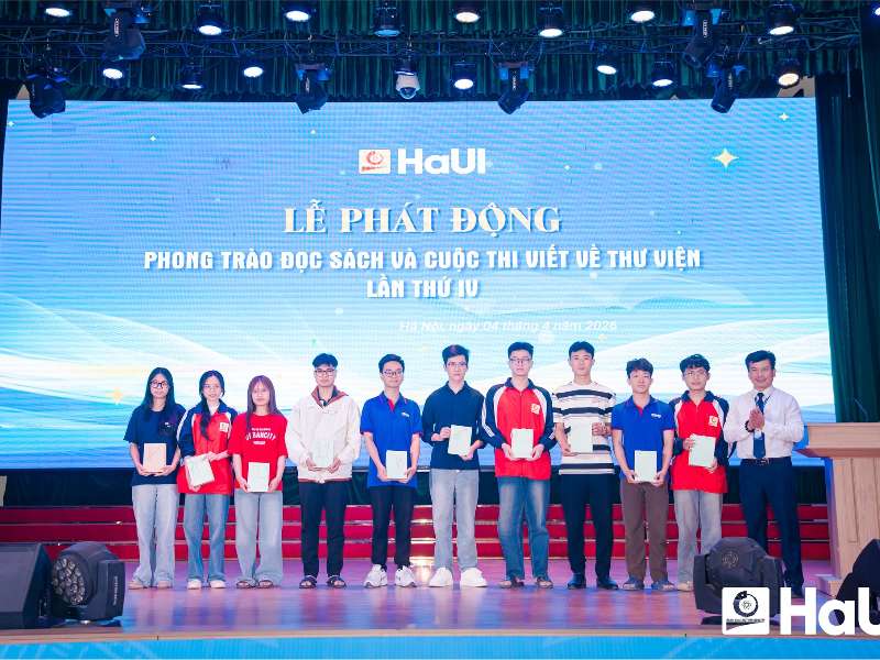 Đại học Công nghiệp Hà Nội: Đánh thức tình yêu sách qua những trang viết