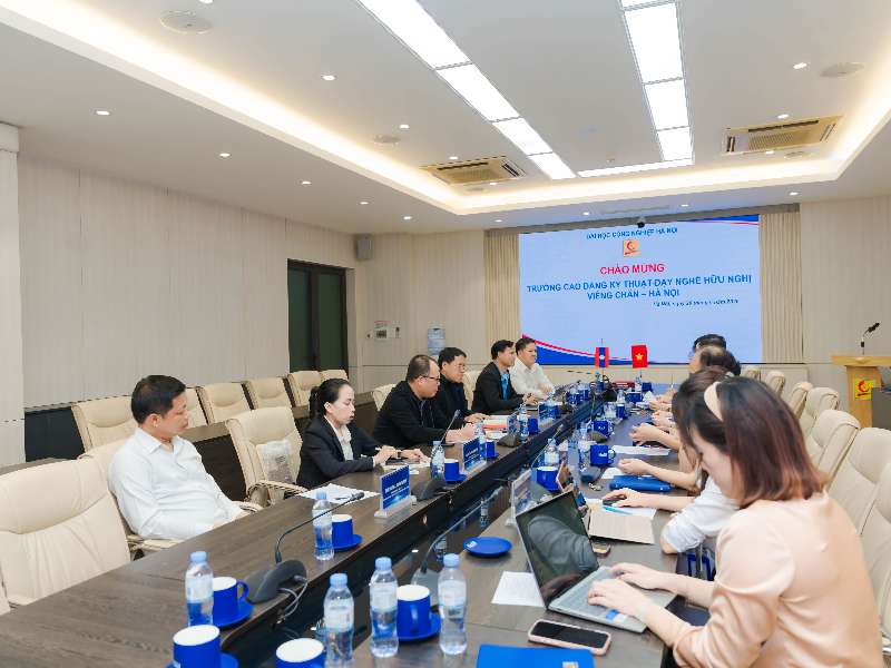 Tiếp đoàn Trường Cao đẳng Viên chăn Hà Nội